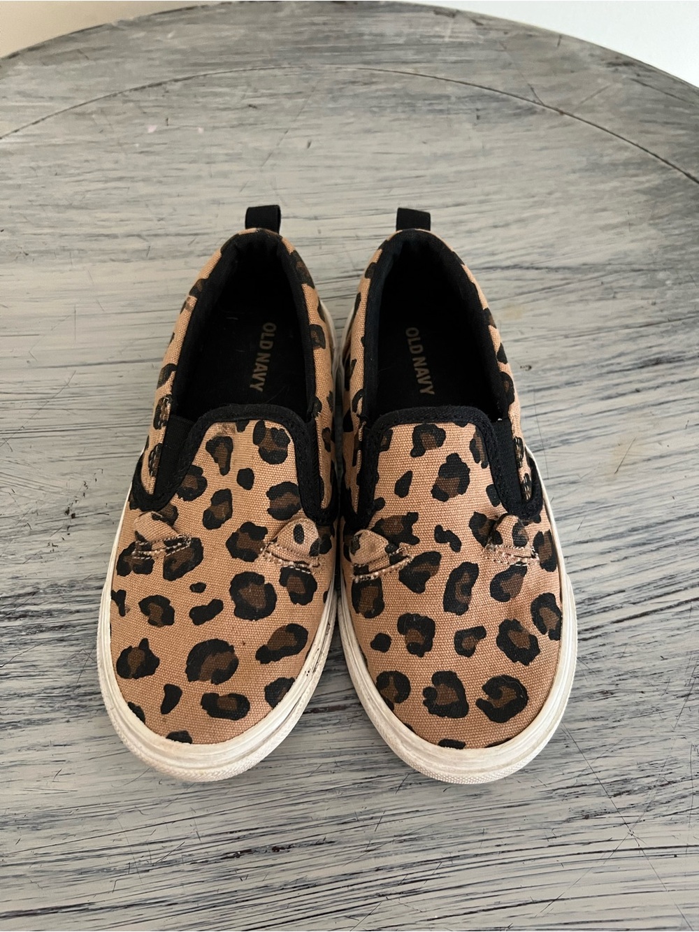 Old Navy Toddler Girls Leopard Print Canvas Slip-On Sneakers – Size 9